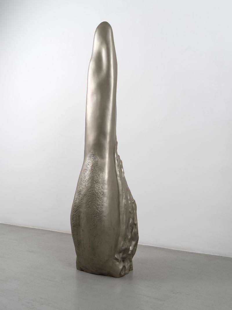 Tongue, 2022, bronzo, 196 x 40 x 45 cm