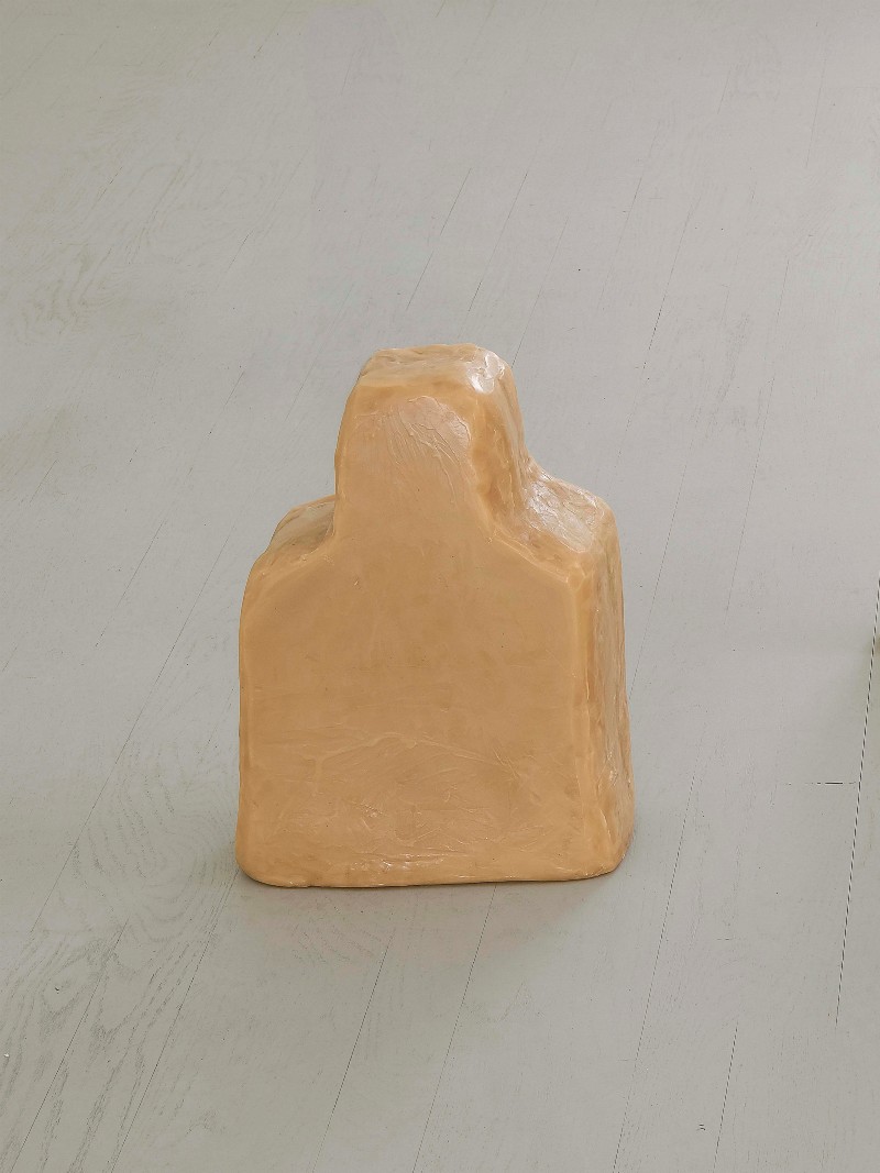 Zikkurat, 2016, cera d'api, cm 42 x 7 x 18 - 2 scalini