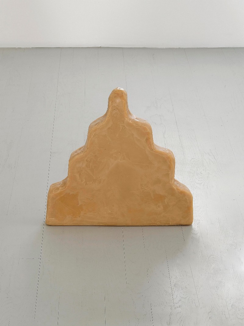 Zikkurat, 2016, cera d'api, cm 45 x 6 x 45 - 4 scalini