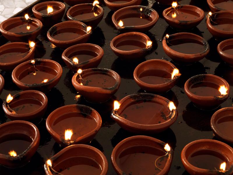 Untitled 2008, vassoio di metallo, cm 2 x 19 x 37; con coperchio in metallo, cm 12 x 30 x 50; 12 vasetti in terracotta